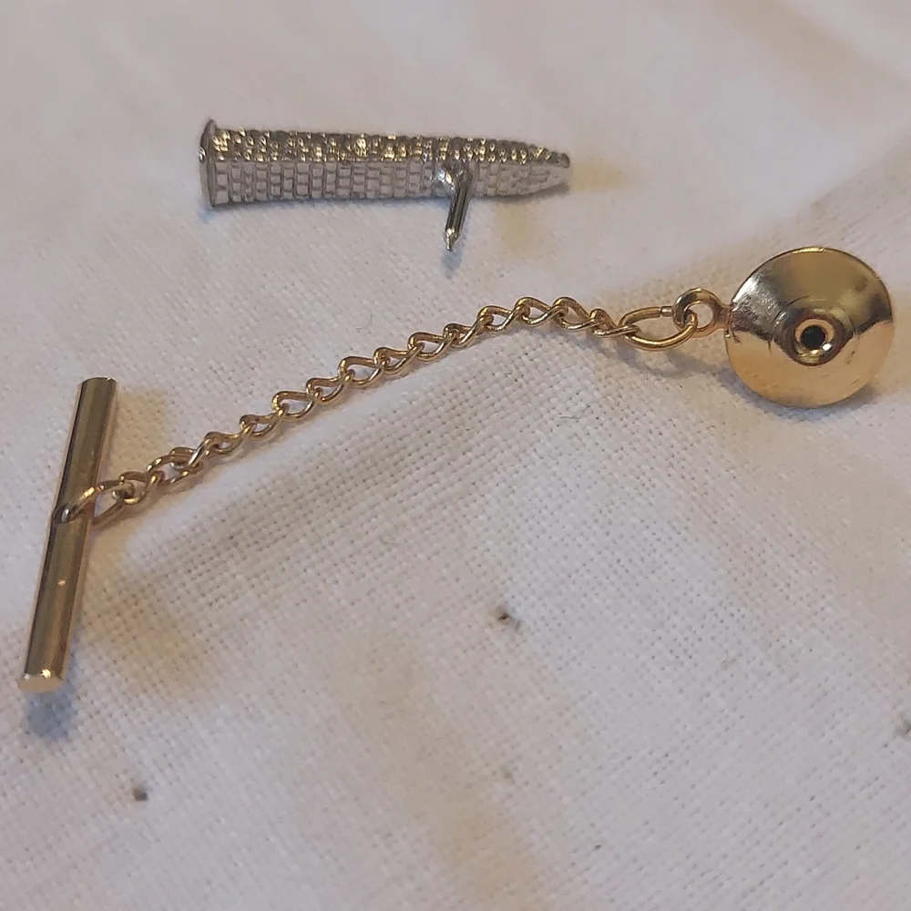 VINTAGE SOUVENIR WASHINGTON DC MONUMENT TIE TAC - Picture 3 of 3